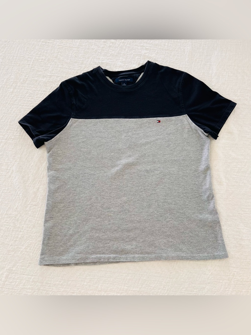 Tommy Hilfiger Men’s Medium Black & Light Gray Colorblock Crew Tee